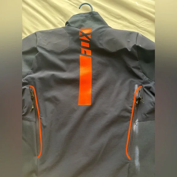 Fox jacket or windbreaker - Picture 6 of 6